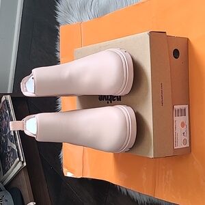 Nwt! Native girl kesington treklite chelsea boot in chameleon pink